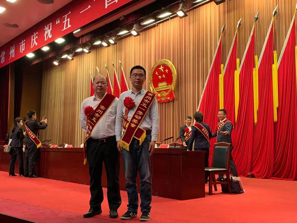 吴佳猛五一劳动奖章.jpg